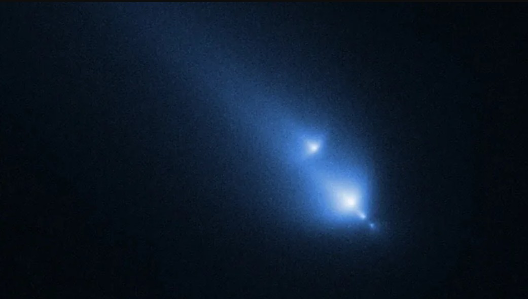 Hubble telescope image of comet C2025 K1 breaking into multiple fragments in space